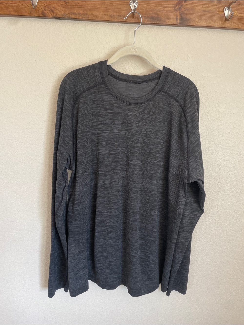 Lululemon Men's Metal Vent Tech Long-Sleeve Crew in Charcoal Heather XL Athletic